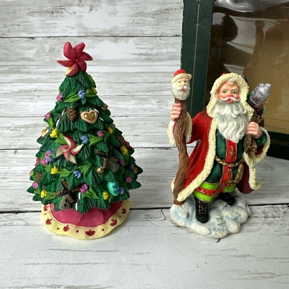 Vintage Roman Christmas Around the World German Santa And Dutch Tree 1996